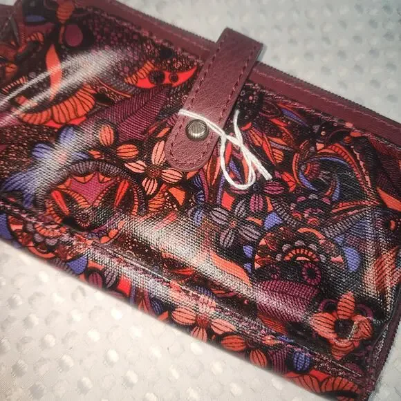 SAKROOTS NWT CABRRNET SPIRIT WRISTLET WALLET - Picture 2 of 9
